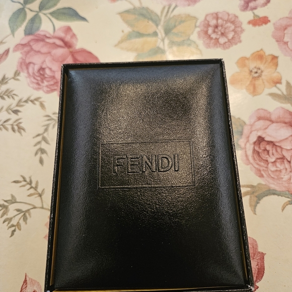 FENDI 900c Desk Watch - Picture 3 of 4